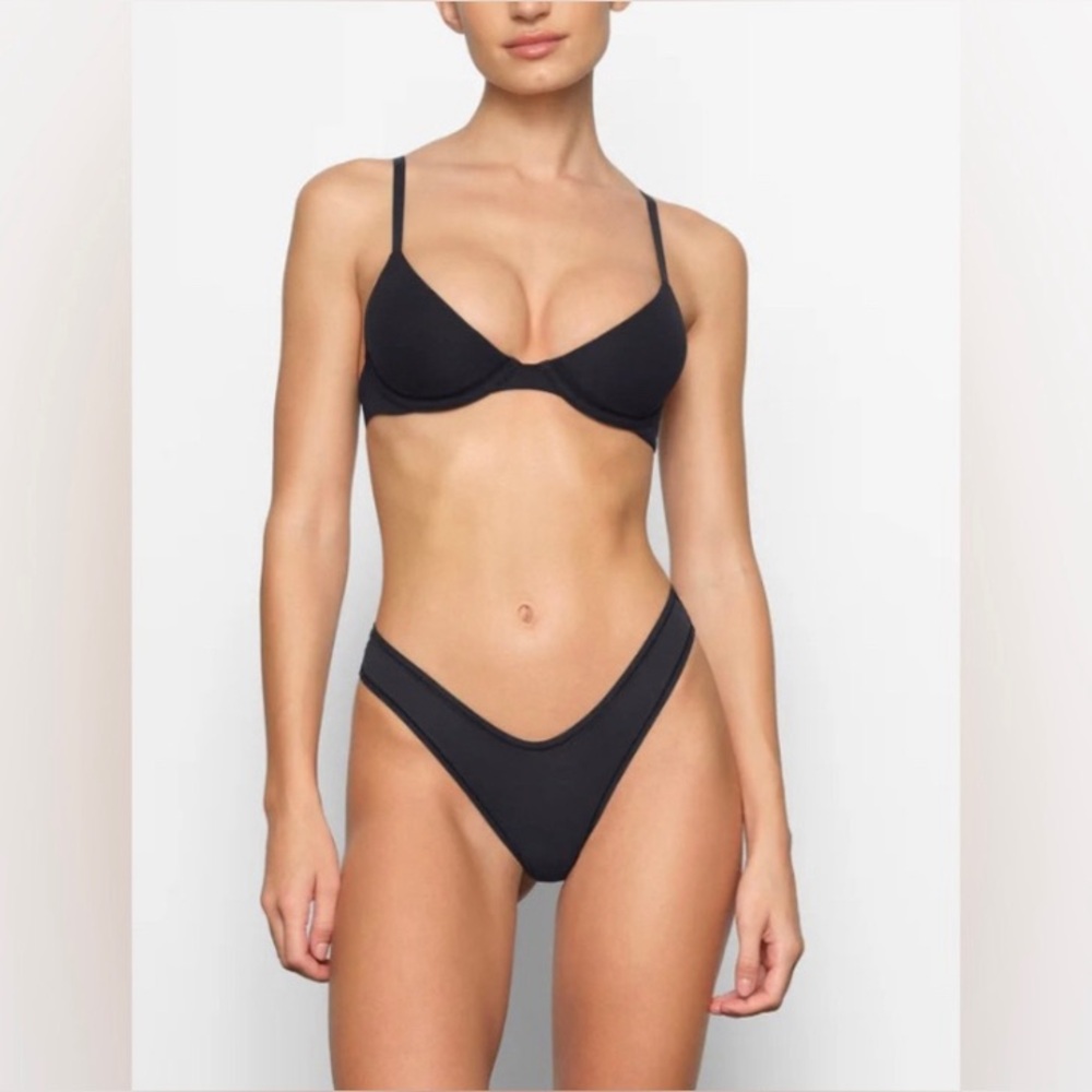 SKIMS Black Bra